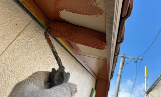 外壁塗っているところ