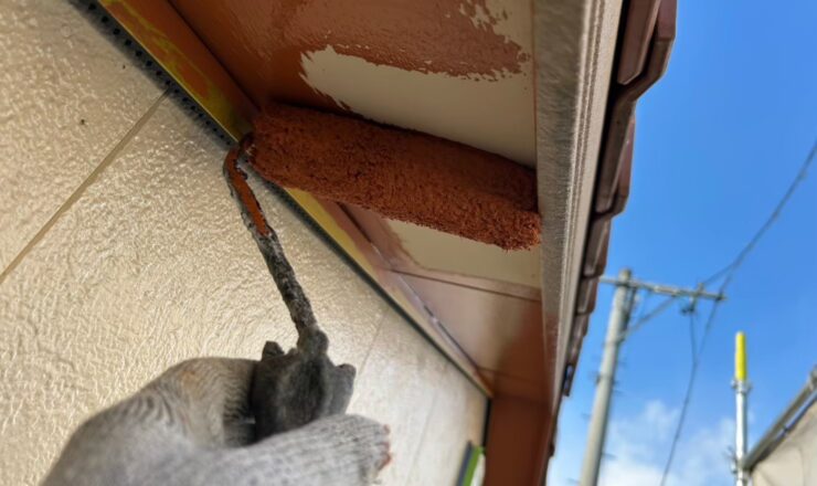 外壁塗っているところ